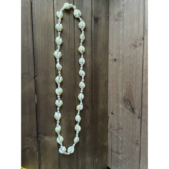Vintage Shell Lei - Necklace - Rare LARGE Shells - 34” - Picture 9 of 9